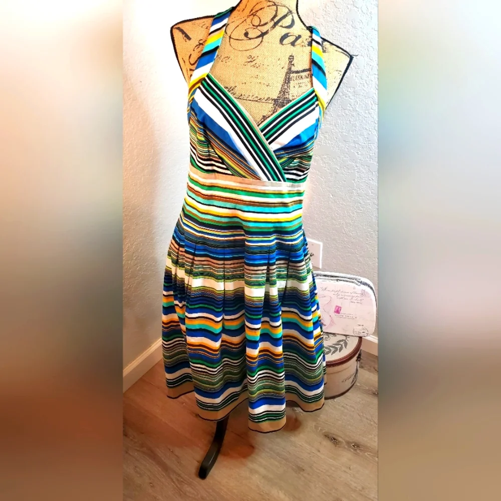 New direction dress - Picture 1 of 3